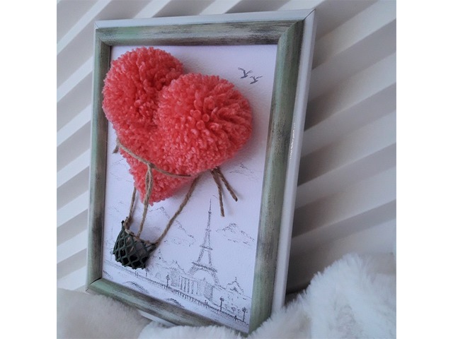 Картинка-валентинка розовое сердечко над Парижем