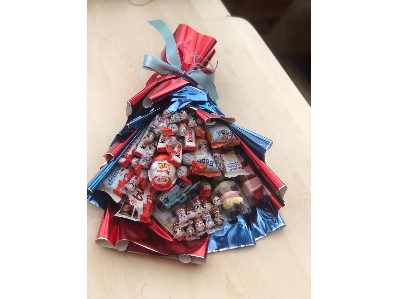 Подарок из конфет своими руками — идеи для детей | КРЕАЛИКУМ - творим волшебство каждый день | Дзен