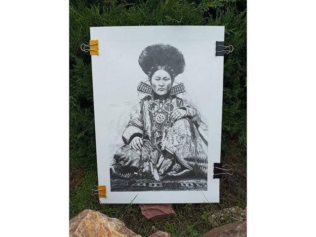 Графическая картина "Монголка", карандаш, уголь, ватман