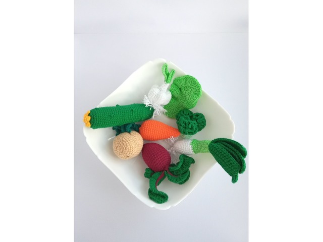 Набор игрушечных овощей вязаных крючком