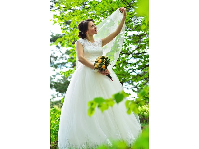 Весільна сукня колір айворі