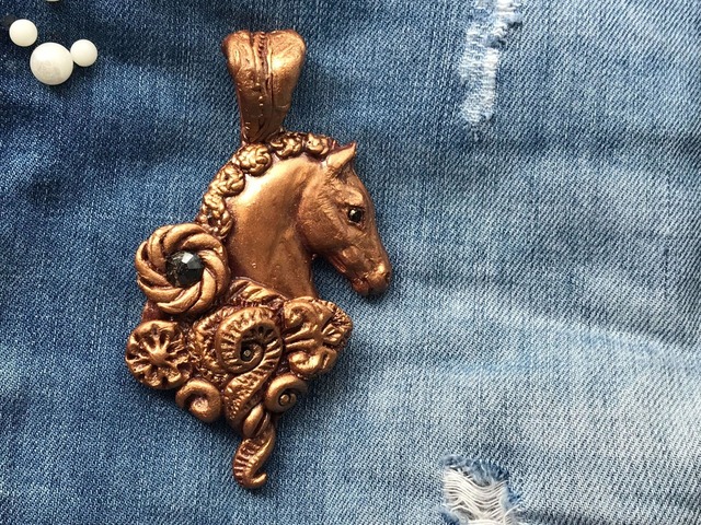 Кулон лошадка, полимерная глина, бронзовый цвет