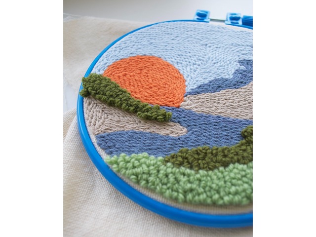 Наборы для ковровой вышивки / Вышивание в ковровой технике