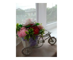 Букет квітів з мила в велосипеді
