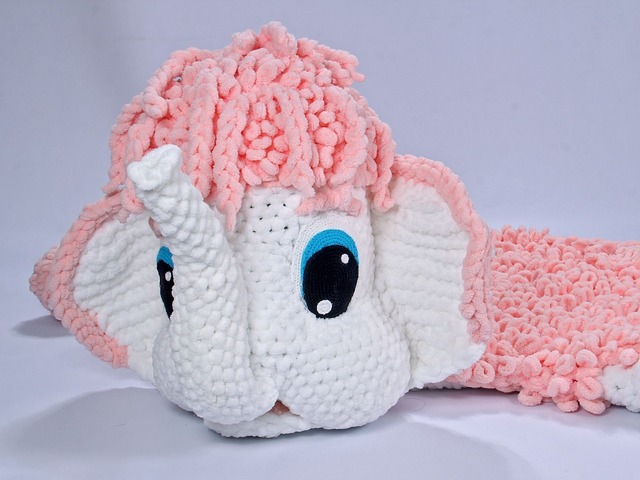 Слон коврик-игрушка вязаный