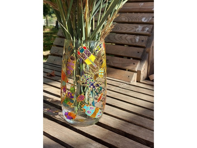 Стеклянная ваза "Rainbow's Bugs",в технике витражная роспись,ручная работа
