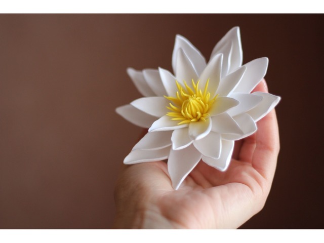"Белый лотос" заколка/брошь цветок ручной работы