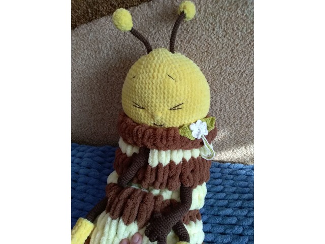 Пижамница пчёлка, мягкая вязаная плюшевая пчела игрушка, подарок девочке, кукла, на новый год