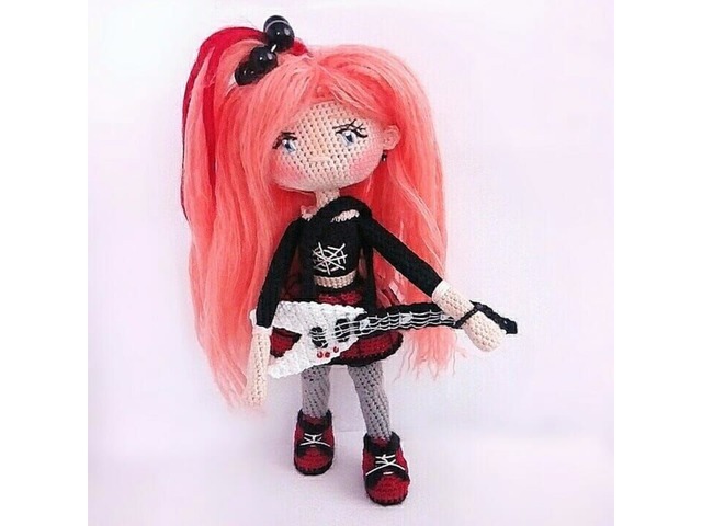 Вязаная кукла. Rockgirl / гитаристка. Мягкая игрушка. Ручная работа.