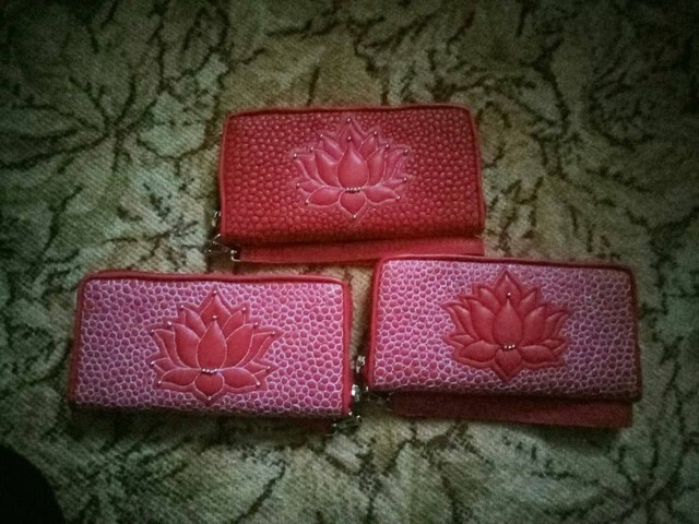 Красный кошелек из экокожи с вышивкой квилтингом