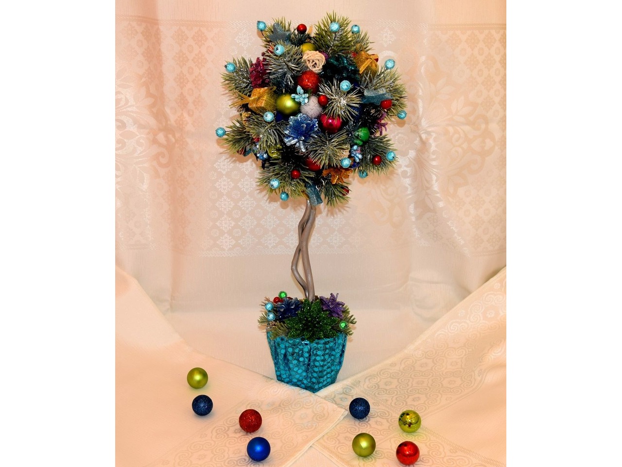 Новогодняя елка-топиарий из мха золотая - подарок на Новый Год