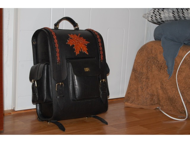 Продам кожаный рюкзак (ранец) из кожи 3мм.