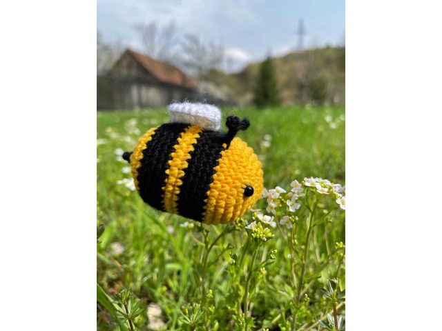 Авторська схема в’язання наймилішої бджілки Бесті для початківців