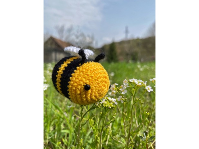 Авторська схема в’язання наймилішої бджілки Бесті для початківців