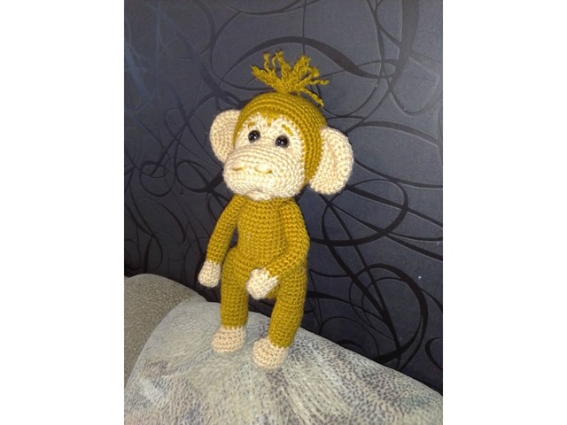 обезьянка вязанная в одежде