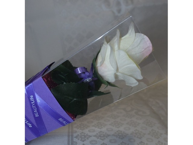Букетик-троянда "Презент". Квіти. Подарунок