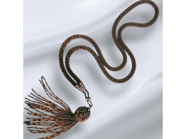 Довге намисто з китечкою