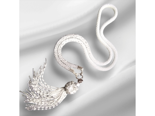 Довге намисто з китечкою