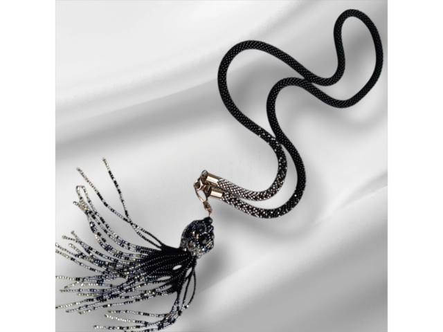 Довге намисто з китечкою