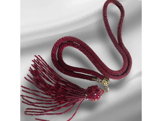 Довге намисто з китечкою