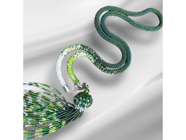 Довге намисто з китечкою