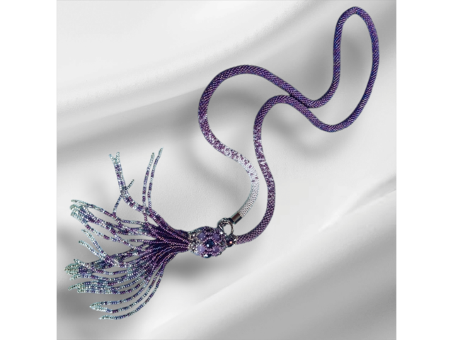 Довге намисто з китечкою