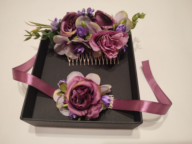Комплект прикрас з фіолетовими квітами, гребінець для волосся з фіолетовими квітами, браслет на руку