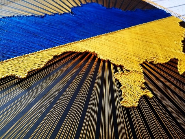 Схід сонця над україною, string art україна, картина україна, панно нитками