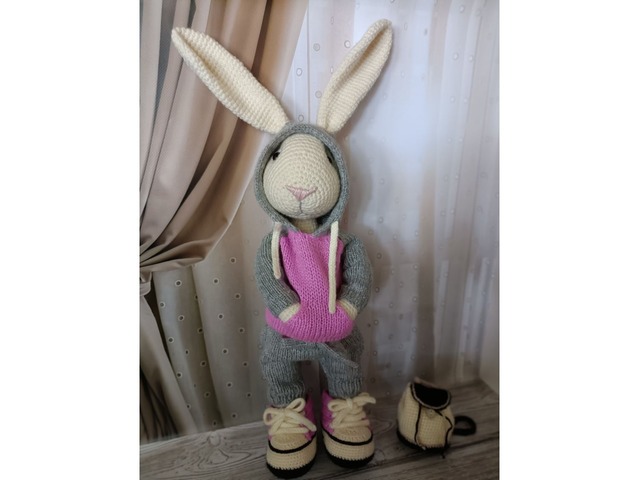 Мягкая игрушка Зайка Bunny в кедах и худи от tetyana_knit