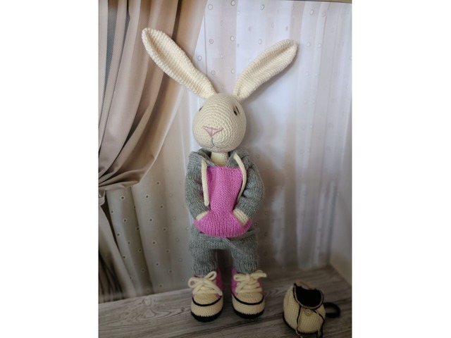 Мягкая игрушка Зайка Bunny в кедах и худи от tetyana_knit