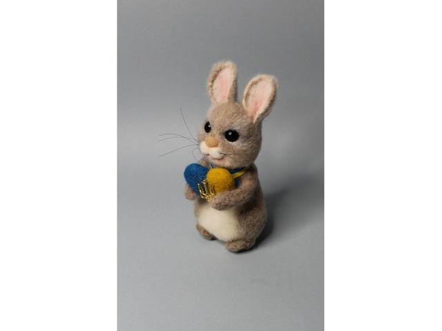 Заяц валяна іграшка хендмєйд інтерєрна ручної роботи зайка войлочний сувенір подарок