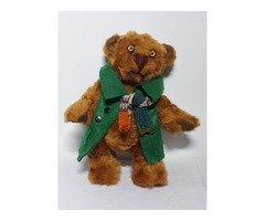 Ведмедик в зеленому пальто.
