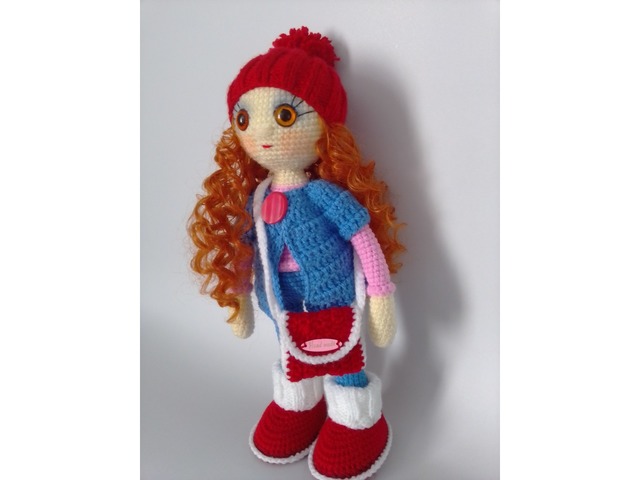 кукла с сумочкой вязанная
