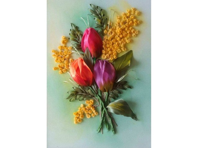 Миниатюрка с вышивкой лентами "Мимоза и тюльпаны"