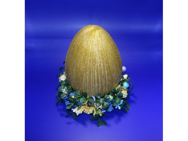 Декоративне пасхальне яйце. Великодня весняна інтер'єрна композиція.