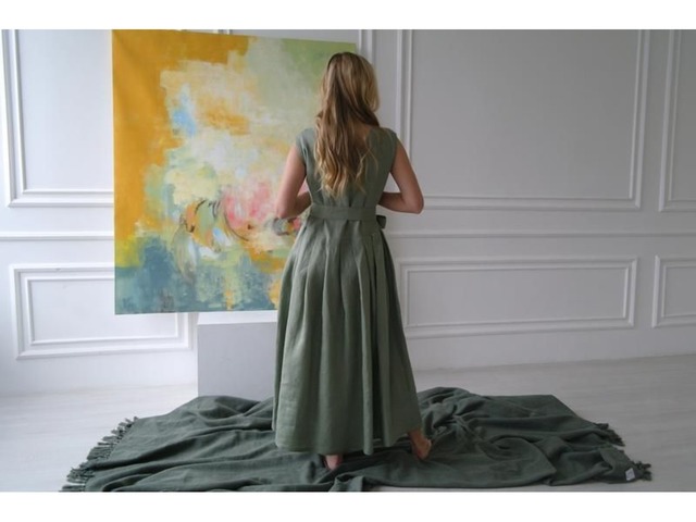 Платье из натурального льна цвета "полынь"
