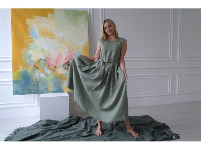 Платье из натурального льна цвета "полынь"