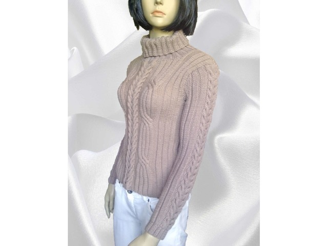 Свитер классический Женский свитер с аранами под горло