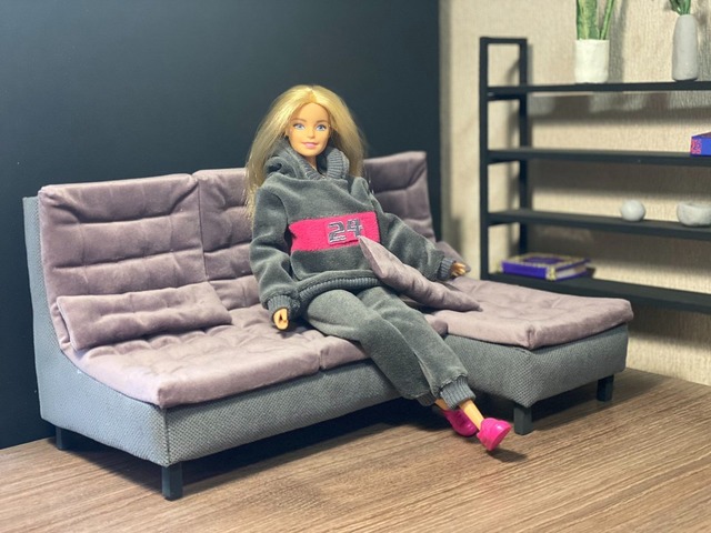 Угловой диван для кукол Барби
