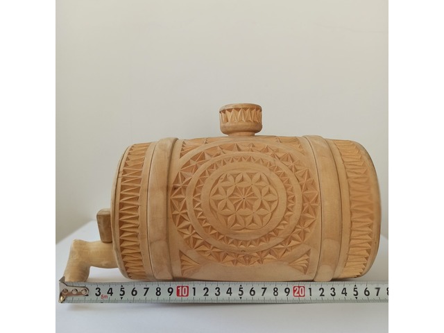 Дерев′яна декоративно-інтер′єрна стилізована бочечка