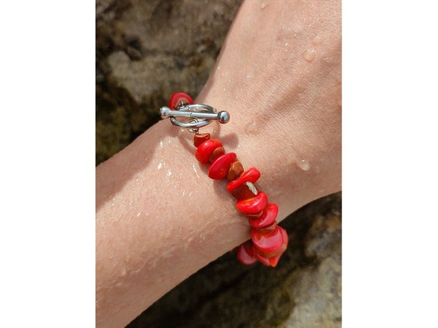 Червоний кораловий браслет ручної роботи