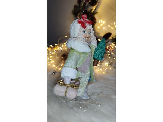 Ватна іграшка, ялинкова прикраса (ватные игрушки, украшения на елку) "Дівчина-свято"