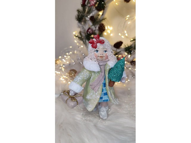Ватна іграшка, ялинкова прикраса (ватные игрушки, украшения на елку) "Дівчина-свято"