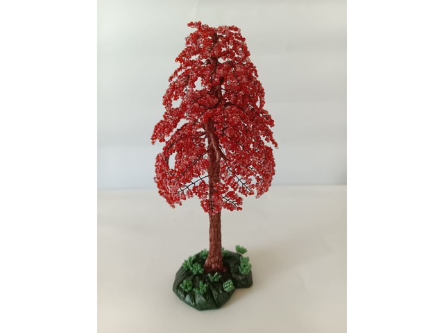 Червоне дерево з бісеру