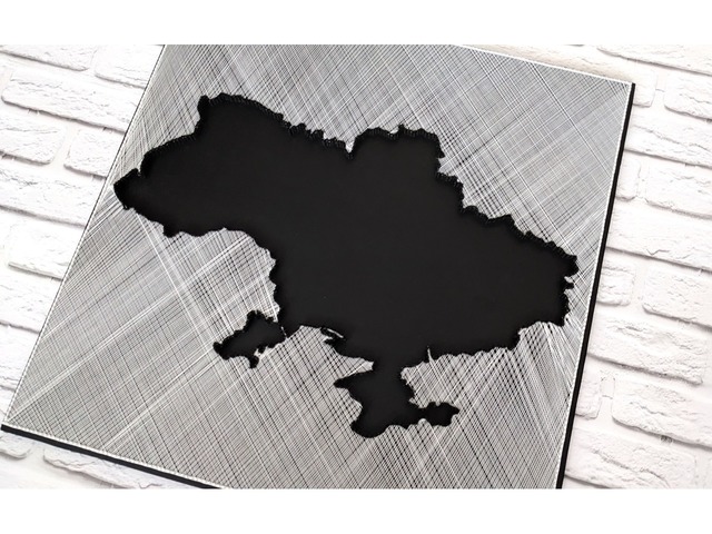 Картина карта України чорно біла, панно на стіну нитками, стрінг арт, Україна картина подарунок