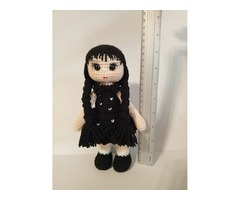 Венсдей Адамс кукла вязаная