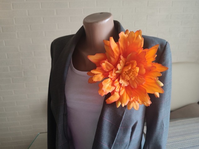 Велика брошка квітка,помаранчева брошка на одяг
