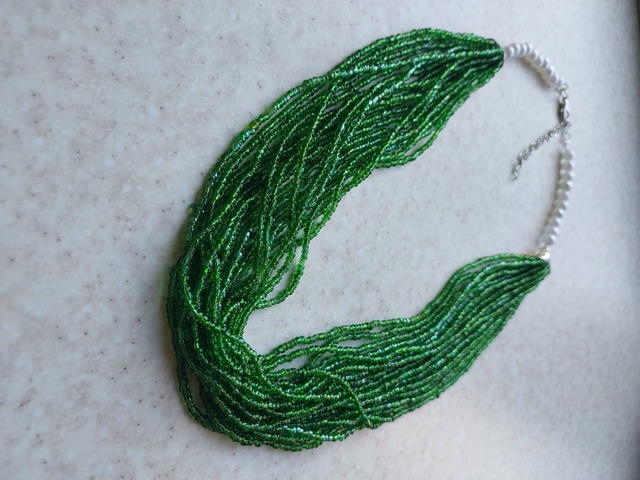 зелене намисто прикраси ручної роботи стильні аксесуари на літо