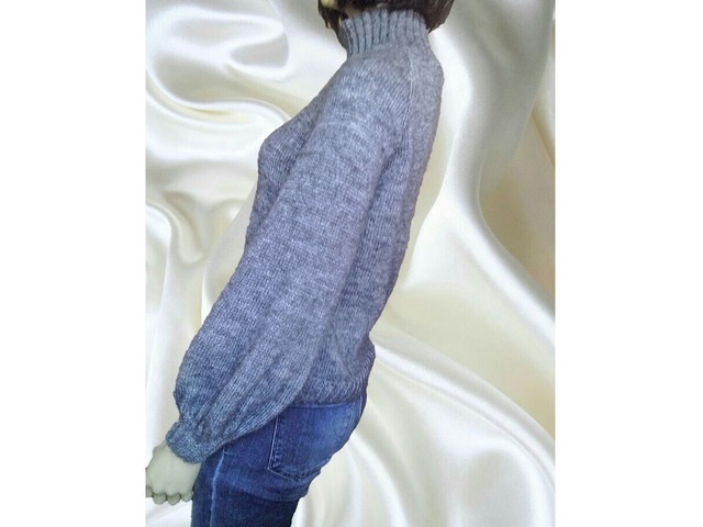 Серый свитер-реглан с широким рукавом под горло из ангоры