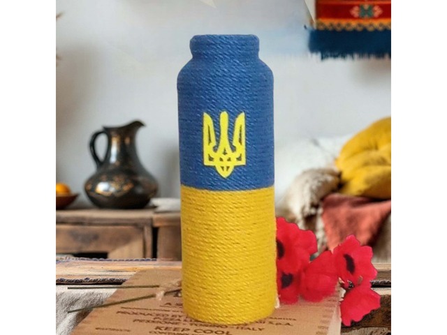 Ваза для квітів у патріотичному українському стилі